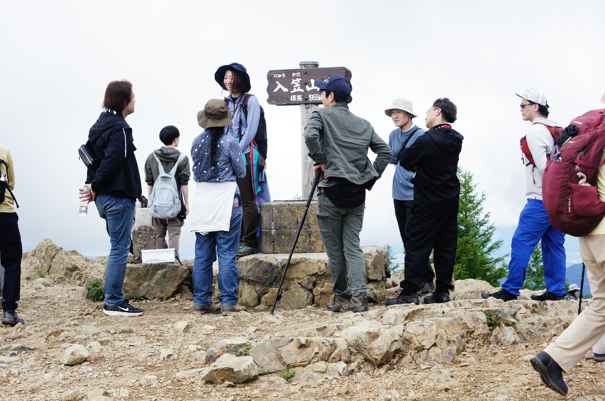 井口智明オンラインサロンのリアル交流で山を訪れた参加者たち